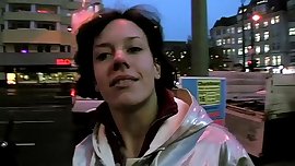 Was eine kleine verfickte Goere!!!