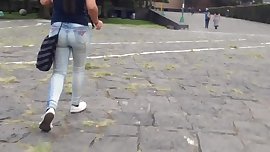 Ass in jeans , culo de universitaria