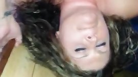 il baise sa grosse et lui la ecarte bien