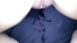 il la prend en levrette et la fait squirter