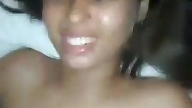 Le rompe el culo y le acaba dentro