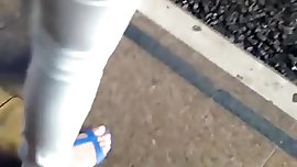 Filmando minha irma de Melissa azul e calca jeans colada