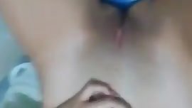 jeune teen nous montre tout