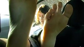 German girl offers her stinky feet for a ride - fuesse