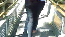 siguiendo culo en leggins 4