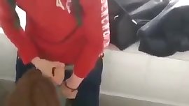 Martina pusi u skolskom WC-u