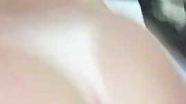 Comendo a loirinha com gosto