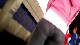 teen en el paradero culito con carita