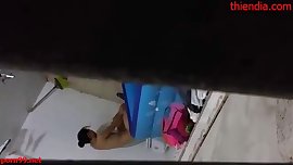 Em Thanh ban quan ao