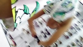 Quick upskirt teen girl