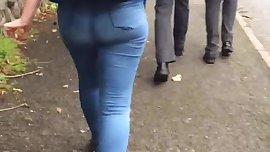 Jiggly ass in tight jeans