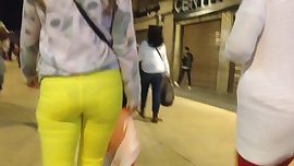 Yellow  jeans and thong , culo marcando tanga