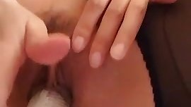 Ihre sweet Pussy spritzt so schoen