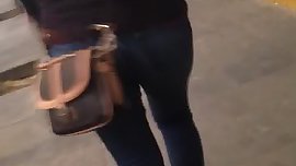 Cum on girl in public, cum on ass, lechazo en jeans