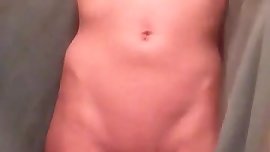 Amelia 1 : 18yo Stripping in the bathroom