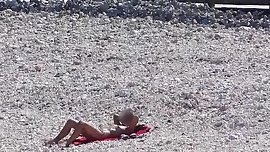 JOLIE SEINS SUR LA PLAGE