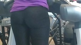 Candid Booty Teen in Gym Lovely Ass