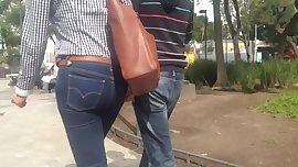 Tight ass in jeans, culo muy rico