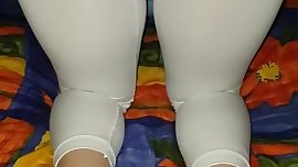 Minha irma de legging branca sem calcinha de quatro