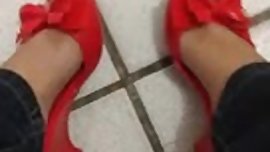 Minha irma de Melissa Mermaid vermelha nos seus pezinhos