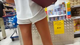 3 girls in sexy shorts