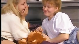 2 HOT lesbian teens playing