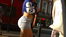 CANDID DONK WITH BIG ASS IN JEANS SHORT