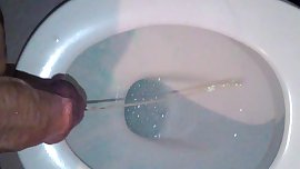 me pissing / eu a mijar